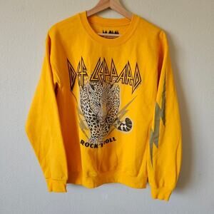 Def leopard Merch sweater yellow small